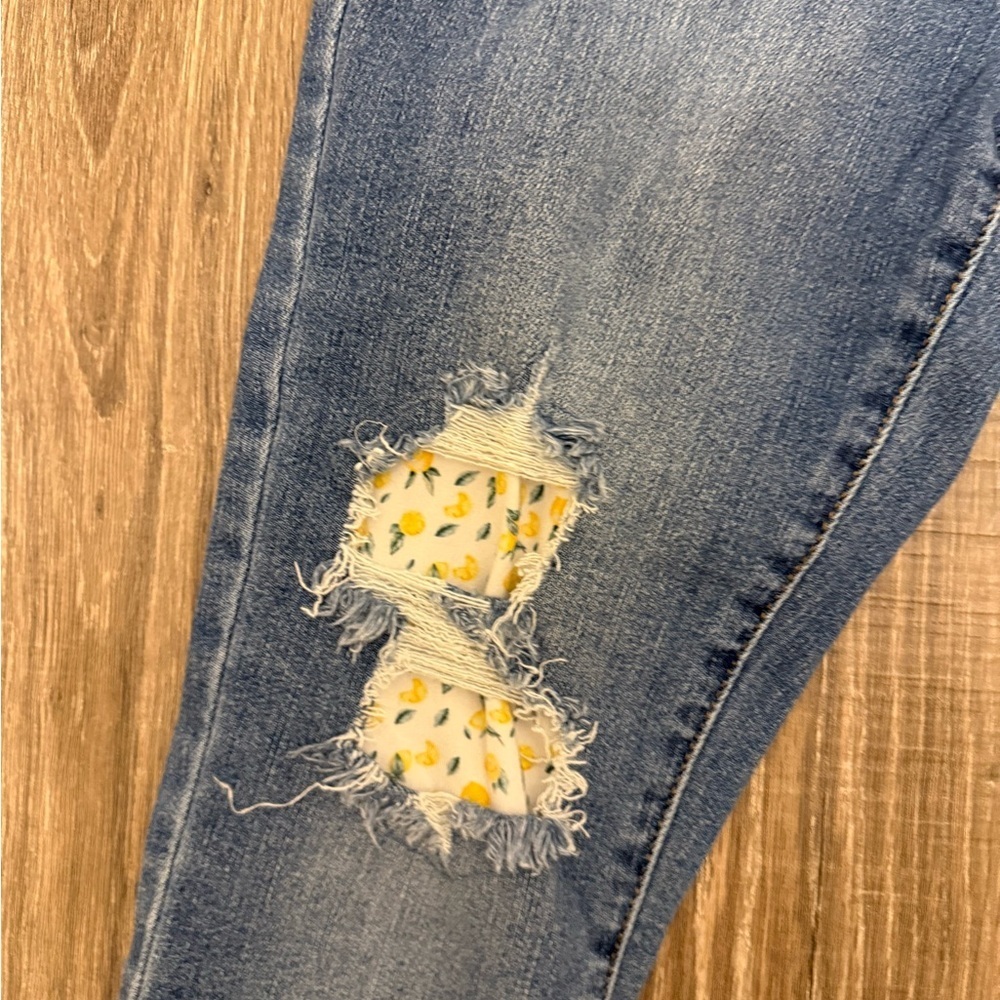 Judy Blue Skinny Fit Jeans Women's 7/28 Distressed Medium Wash Lemon Print - Picture 4 of 7